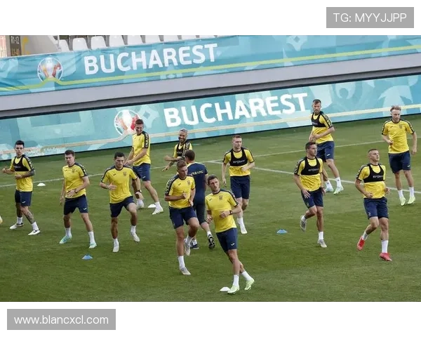 全球顶级足球明星齐聚一堂共同为大足球队争光添彩的精彩瞬间