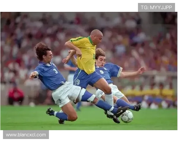 全球足球明星男人的魅力瞬间与精彩瞬间图片合集 全球足球明星男人的魅力瞬间与精彩瞬间图片合集