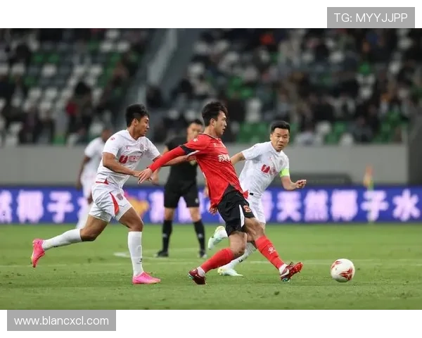 南京篮球队在邀请赛中以69分高居积分榜首位展现强劲实力